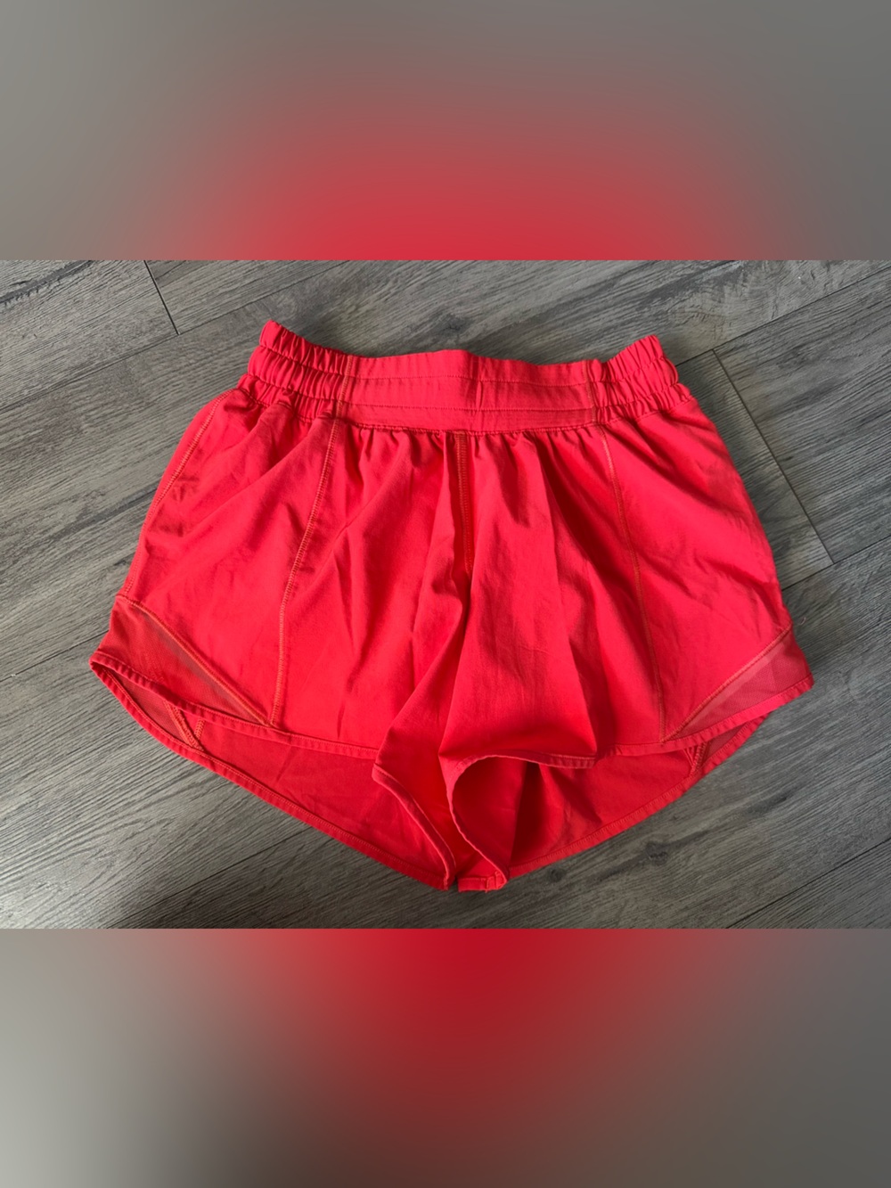 Lululemon Hotty Hot Short II *Long 4"
Carnation Red